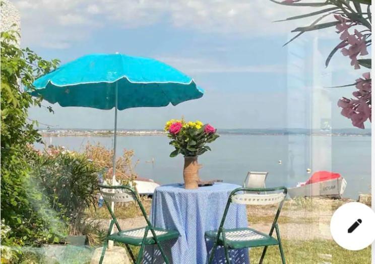 Cabanon De Pecheur En Bord De Lagune Σετ Εξωτερικό φωτογραφία