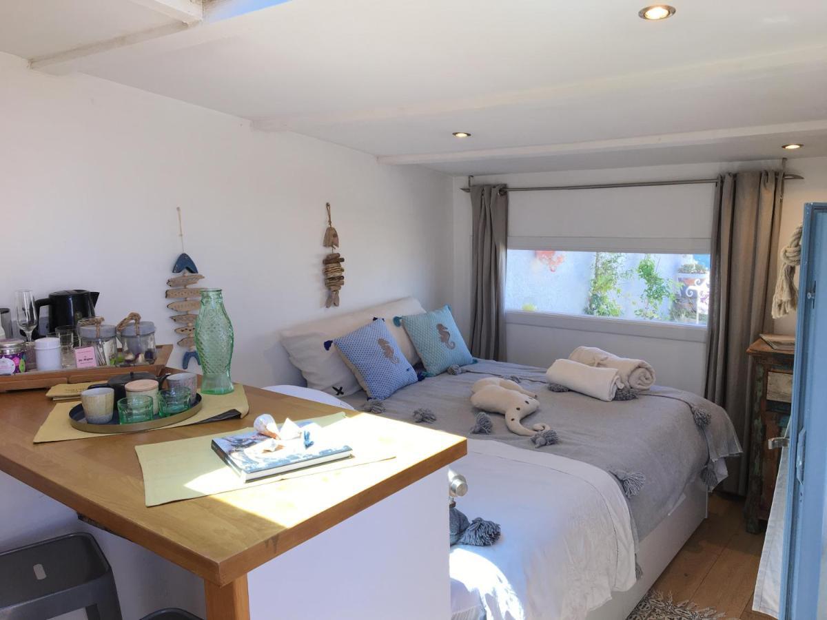 Cabanon De Pecheur En Bord De Lagune Σετ Εξωτερικό φωτογραφία